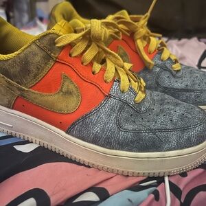 Nike 8.5 men - Orange, Yellow, and blue